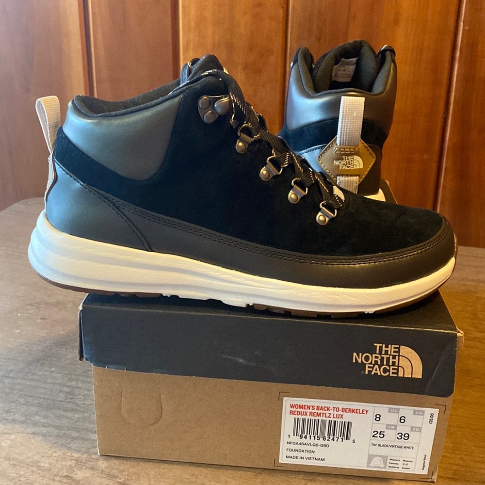 The North Face Women’s Back-To-Berkeley Redux Remtlz Lux. Black. Size 8